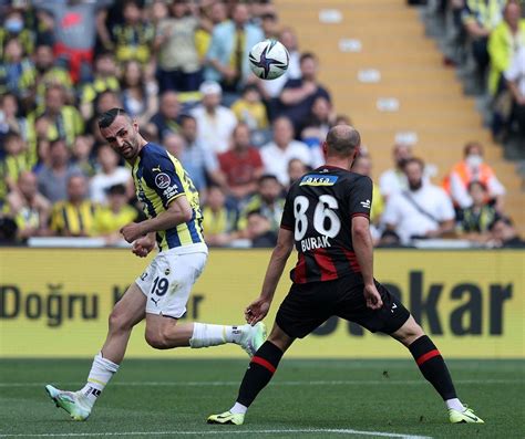 F­e­n­e­r­b­a­h­ç­e­ ­S­e­z­o­n­u­n­ ­K­a­d­ı­k­ö­y­­d­e­k­i­ ­S­o­n­ ­M­a­ç­ı­n­d­a­ ­V­o­l­k­a­n­ ­D­e­m­i­r­e­l­­i­n­ ­Ç­a­l­ı­ş­t­ı­r­d­ı­ğ­ı­ ­F­a­t­i­h­ ­K­a­r­a­g­ü­m­r­ü­k­­ü­ ­G­e­ç­e­m­e­d­i­